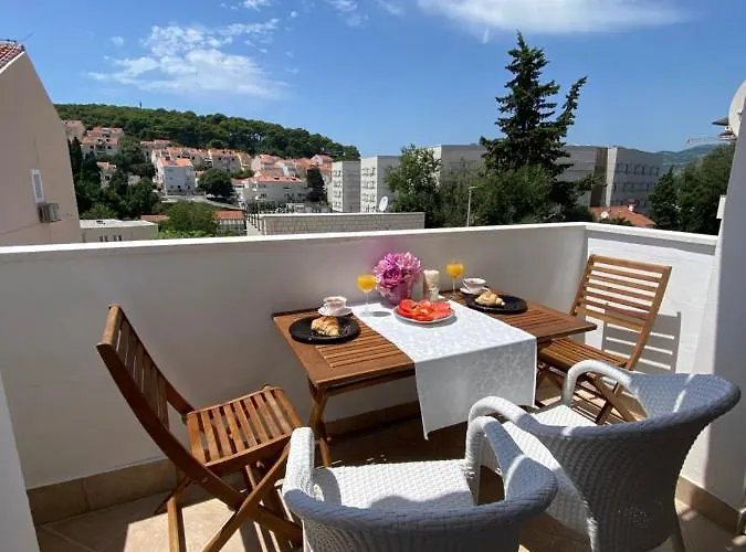White Sapphire Apartment